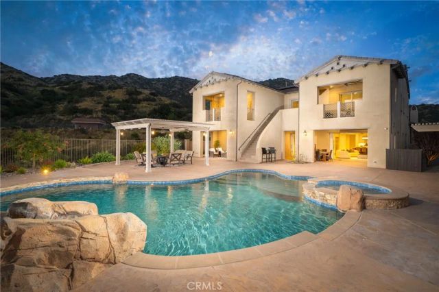 614 E Camellia Way, Azusa, CA 91702