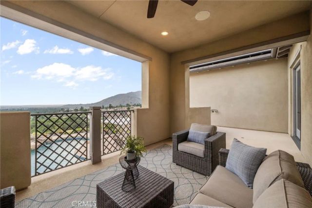 614 E Camellia Way, Azusa, CA 91702