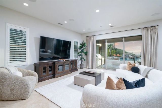 614 E Camellia Way, Azusa, CA 91702