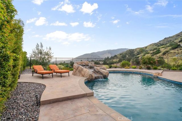 614 E Camellia Way, Azusa, CA 91702