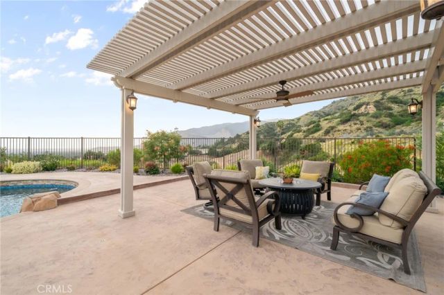 614 E Camellia Way, Azusa, CA 91702