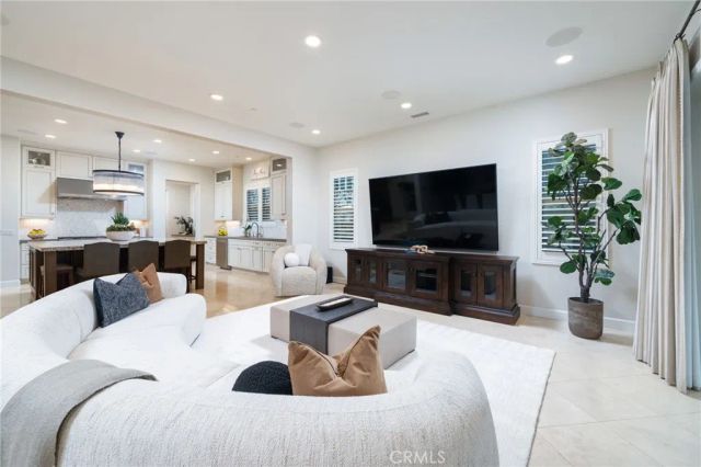 614 E Camellia Way, Azusa, CA 91702