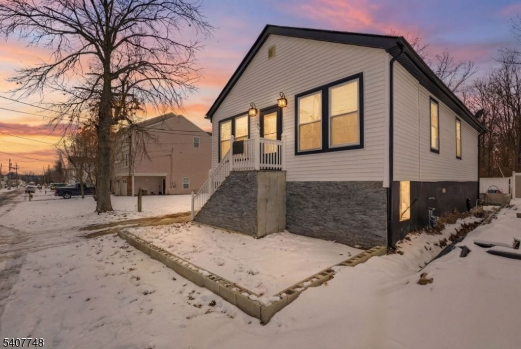 34 Koolidge Ct, Franklin Twp., NJ 08873