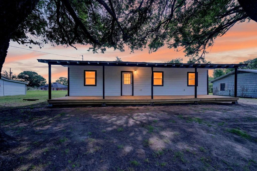 247 Wells Street, Emory, TX 75440