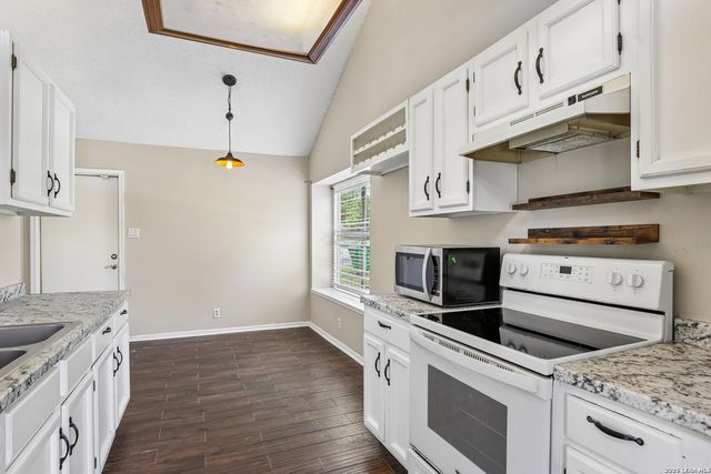 14606 HIGHLAND RDG, San Antonio, TX 78233
