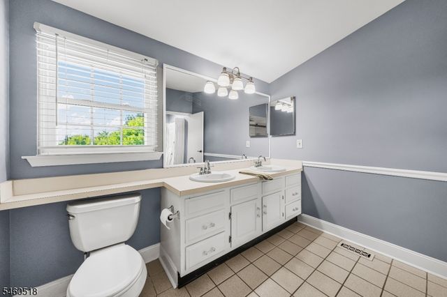5 Evans Court, Bedminster Twp., NJ 07921