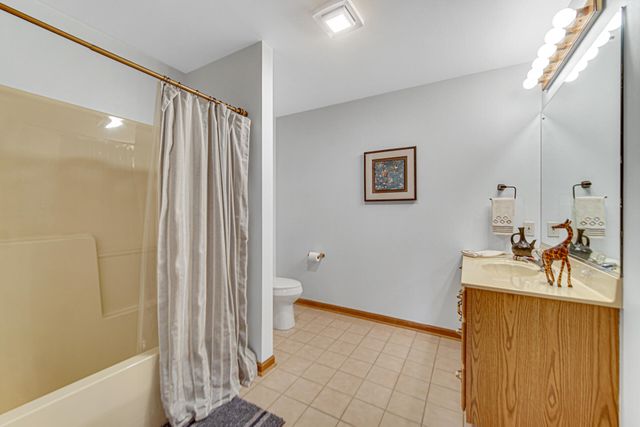 9320 Spring Creek Drive 3, Highland, IN 46322