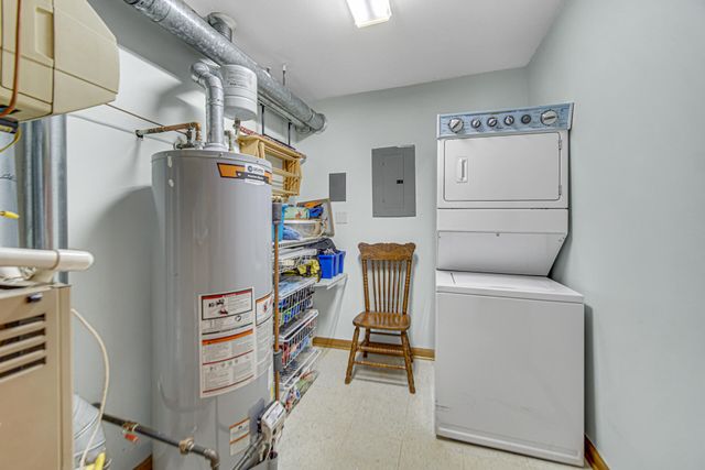 9320 Spring Creek Drive 3, Highland, IN 46322