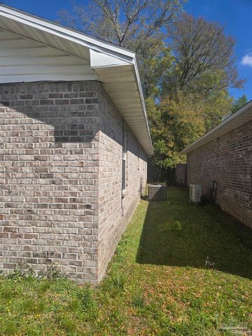 1760 W Strong St, Pensacola, FL 32501