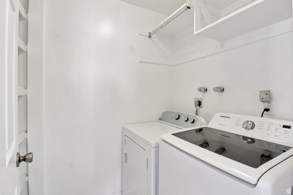 Image 28 of property listing at 2122 W 5600 S, Roy, UT 84067
