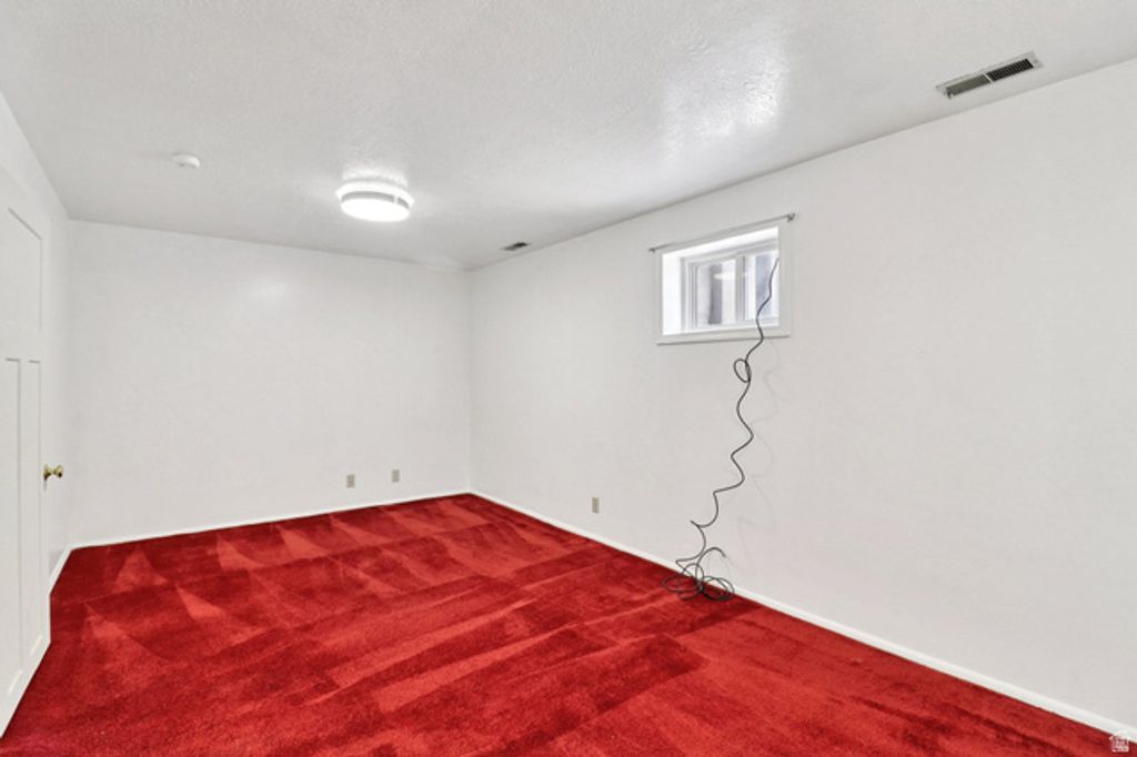 Image 34 of property listing at 2122 W 5600 S, Roy, UT 84067