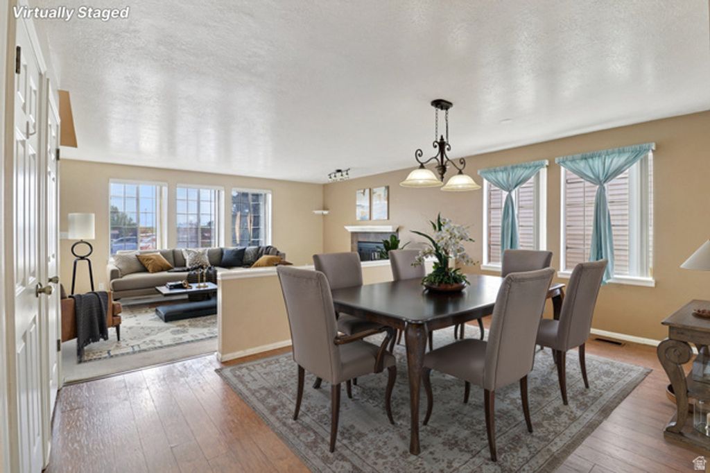 Image 7 of property listing at 2122 W 5600 S, Roy, UT 84067