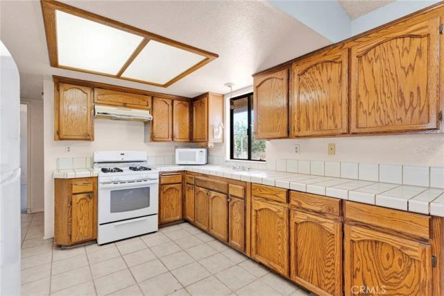 15747 Lindero Street, Victorville, CA 92395