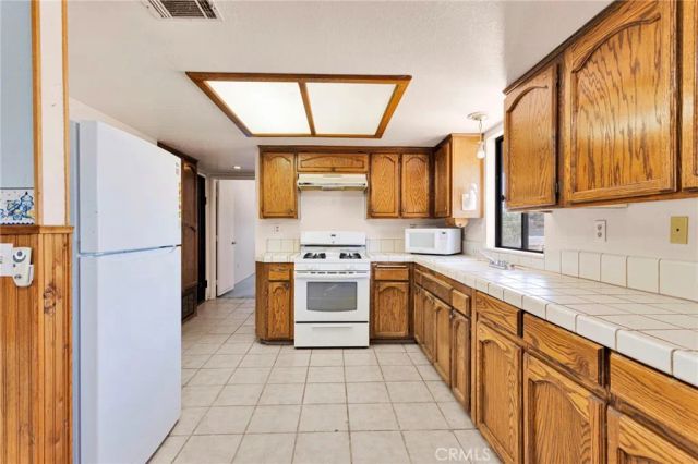 15747 Lindero Street, Victorville, CA 92395
