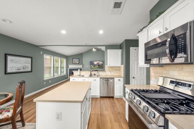 166 Fairwind Trail Drive, Conroe, TX 77385