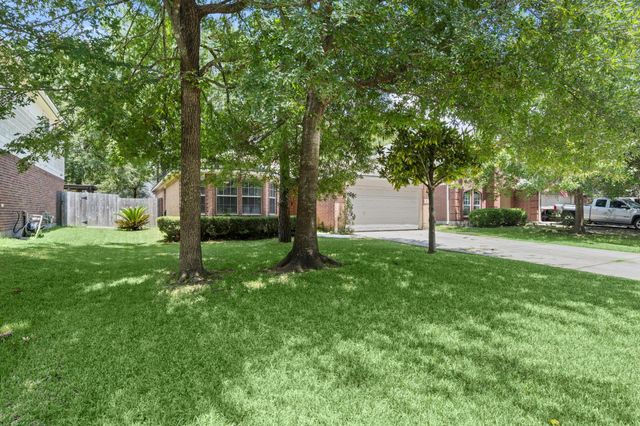 166 Fairwind Trail Drive, Conroe, TX 77385