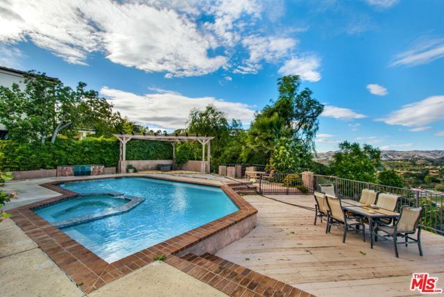 24485 Park Granada, Calabasas, CA 91302