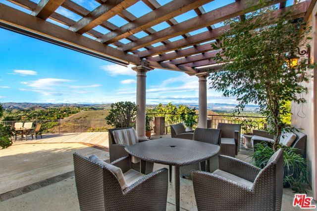 24485 Park Granada, Calabasas, CA 91302