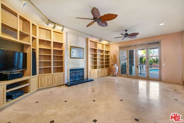 24485 Park Granada, Calabasas, CA 91302