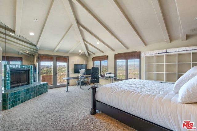 24485 Park Granada, Calabasas, CA 91302