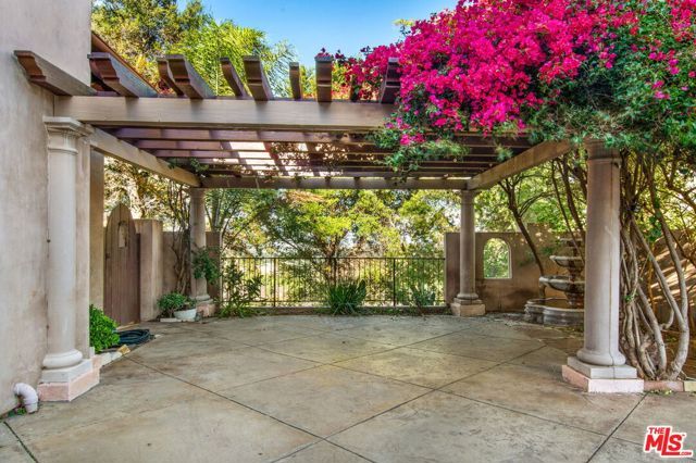 24485 Park Granada, Calabasas, CA 91302