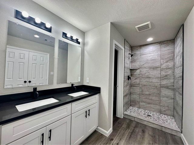 4302 Hirsch Road B, Houston, TX 77026