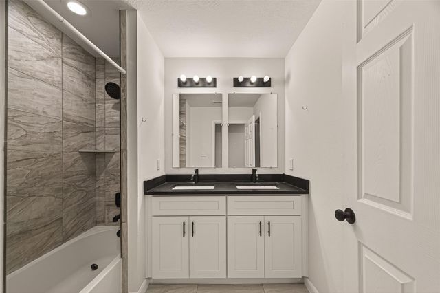 4302 Hirsch Road B, Houston, TX 77026