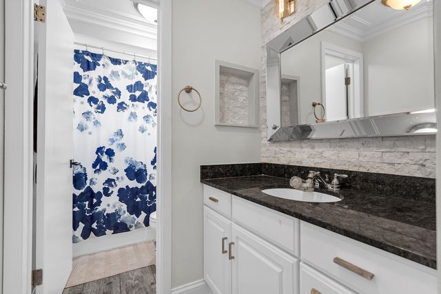 6870 N Northwest Highway 2F, Chicago, IL 60631