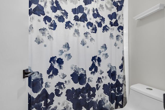 6870 N Northwest Highway 2F, Chicago, IL 60631