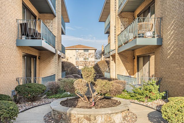 6870 N Northwest Highway 2F, Chicago, IL 60631