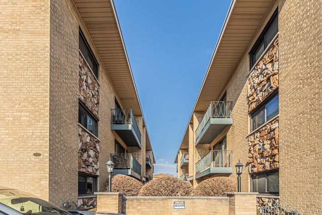 6870 N Northwest Highway 2F, Chicago, IL 60631