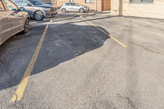 6870 N Northwest Highway 2F, Chicago, IL 60631