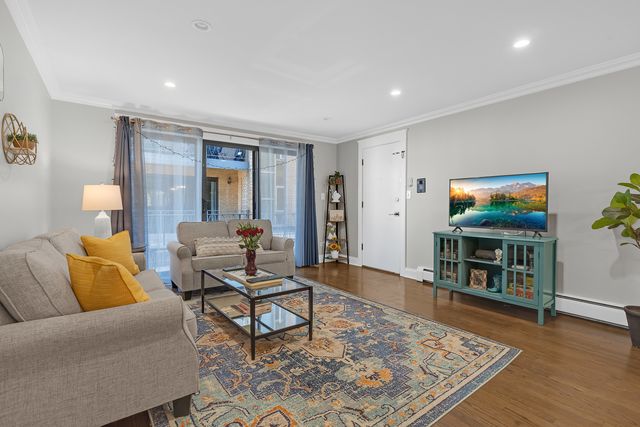 6870 N Northwest Highway 2F, Chicago, IL 60631