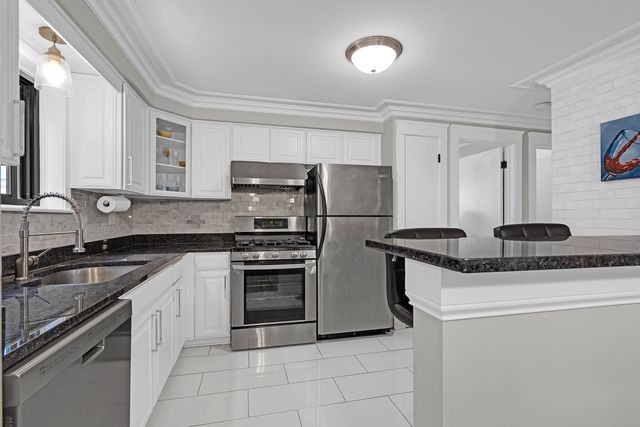 6870 N Northwest Highway 2F, Chicago, IL 60631