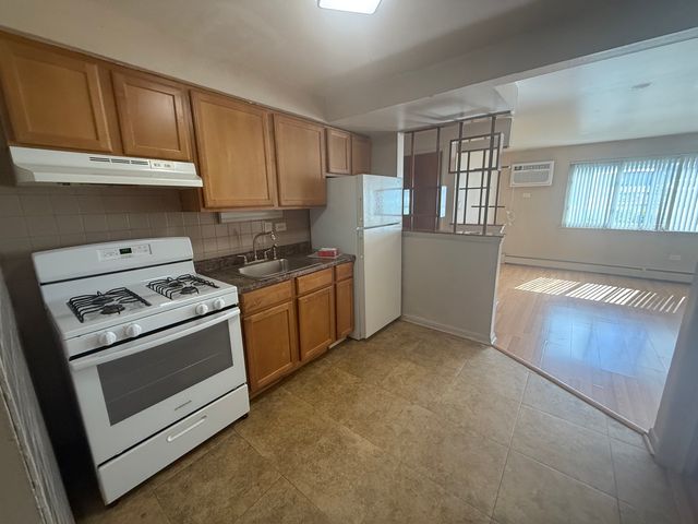 9575 Maple Drive GS, Rosemont, IL 60018
