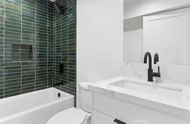 6417 Lexington Avenue, Los Angeles, CA 90038