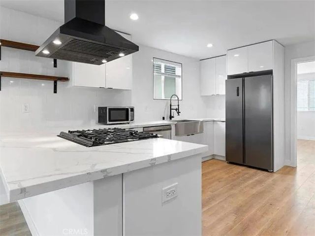 6417 Lexington Avenue, Los Angeles, CA 90038