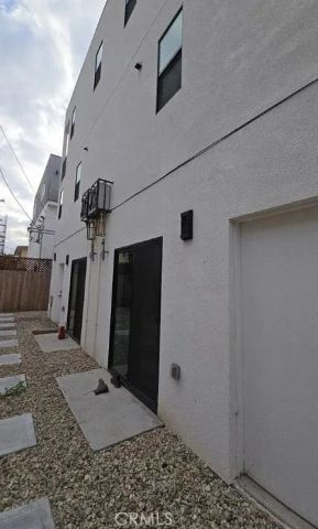 6417 Lexington Avenue, Los Angeles, CA 90038