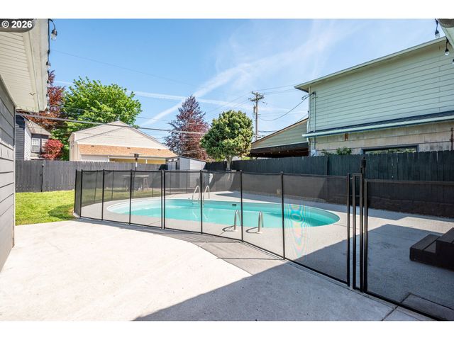 2808 LILAC St, Longview, WA 98632