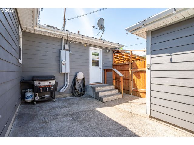 2808 LILAC St, Longview, WA 98632