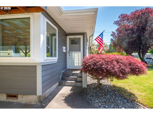 2808 LILAC St, Longview, WA 98632
