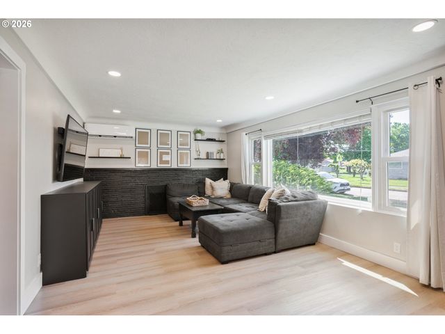 2808 LILAC St, Longview, WA 98632