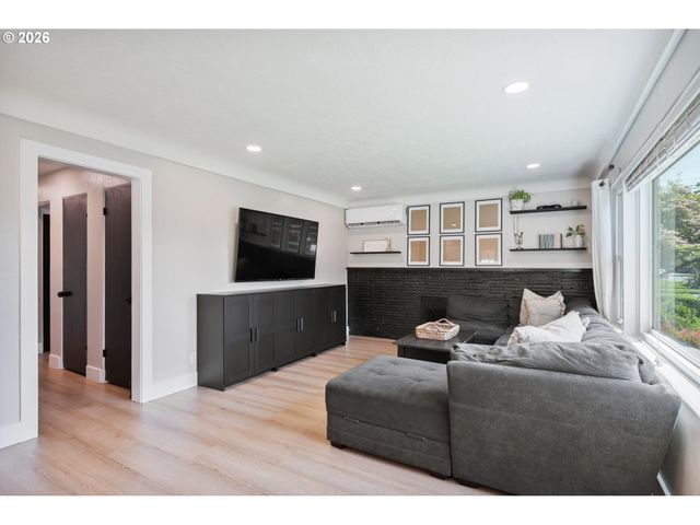 2808 LILAC St, Longview, WA 98632