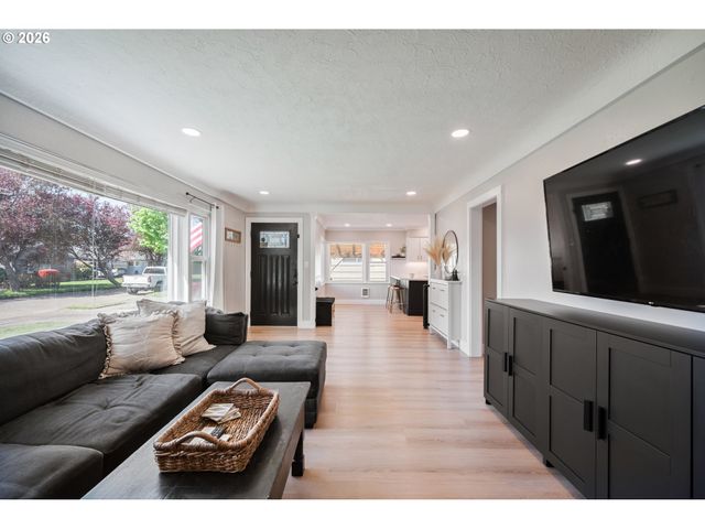 2808 LILAC St, Longview, WA 98632