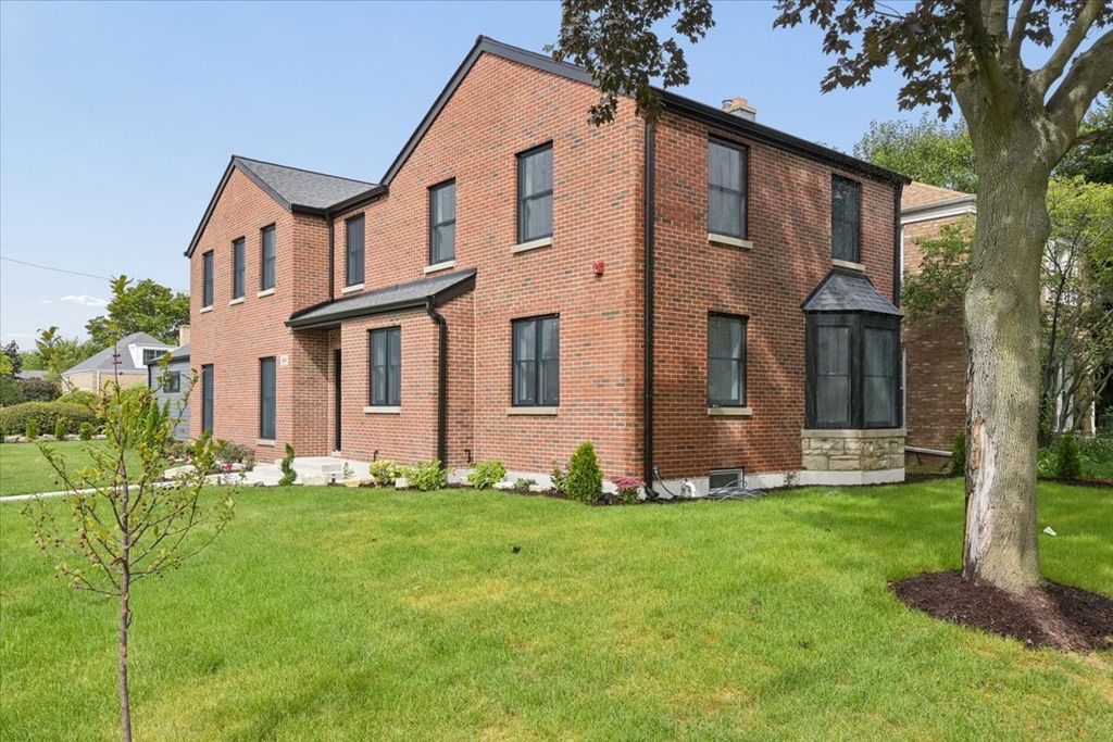 3810 W North Shore Avenue, Lincolnwood, IL 60712 — photo 2