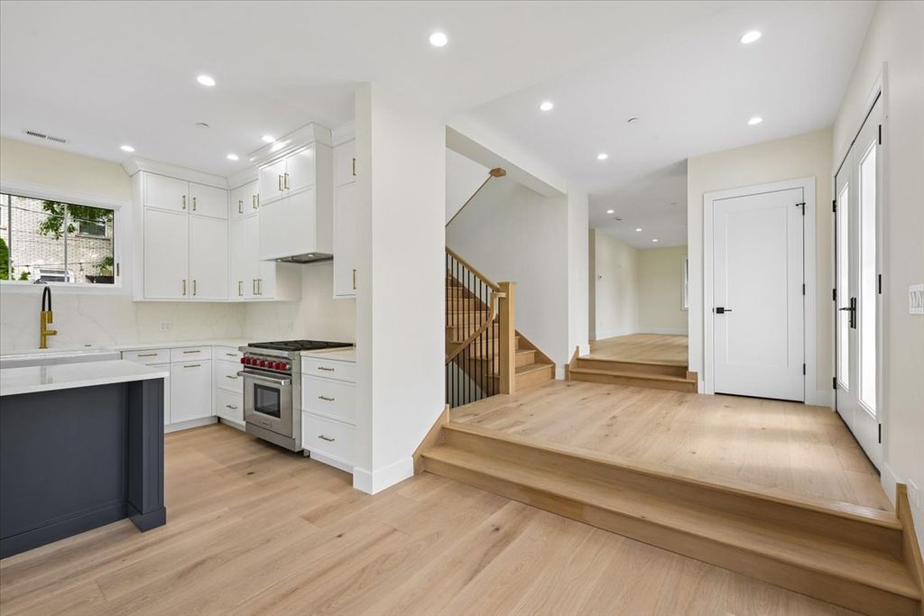 3810 W North Shore Avenue, Lincolnwood, IL 60712 — photo 4