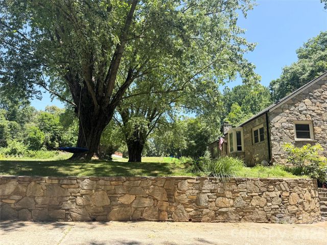 920 Sand Hill Road, Asheville, NC 28806