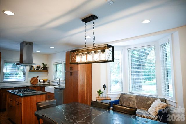 920 Sand Hill Road, Asheville, NC 28806