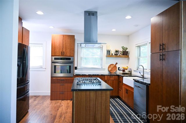 920 Sand Hill Road, Asheville, NC 28806