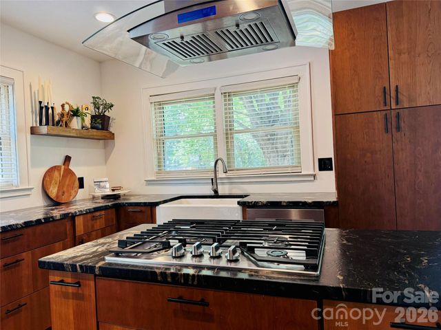 920 Sand Hill Road, Asheville, NC 28806